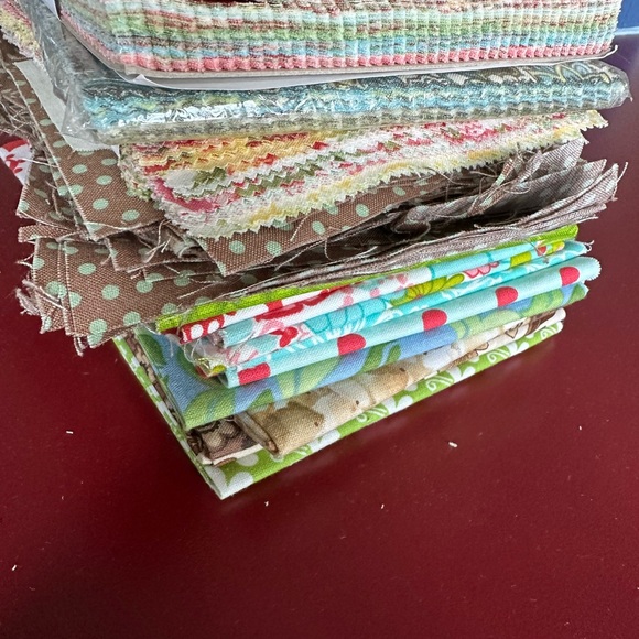 Bundle of Thread & Fat Quarters and much more- mostly all new - Picture 2 of 16